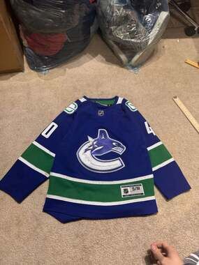 NHL Vancouver Canucks Elias Pettersson #40 Youth Home Jersey Size S/M